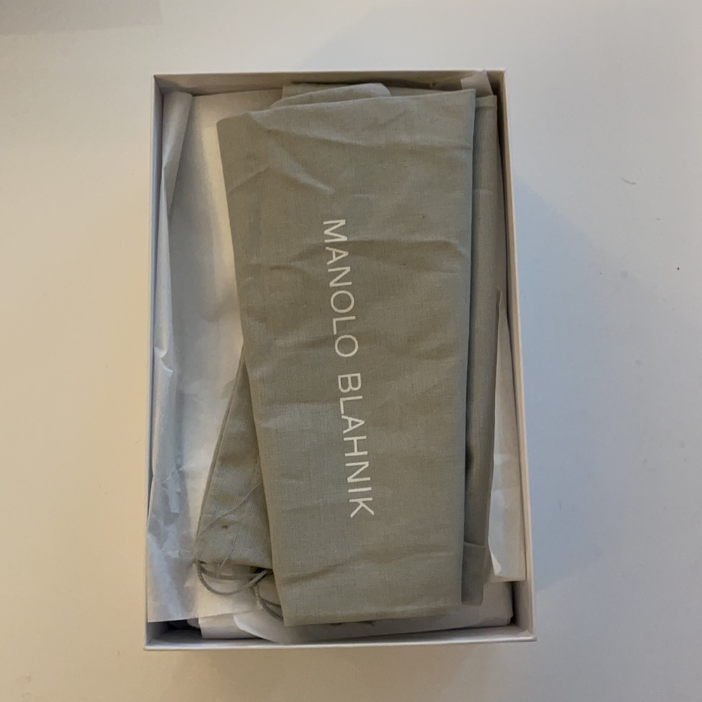 NEW Manolo Blahnik Embellished Flats, Size 39 - Picture 8 of 8